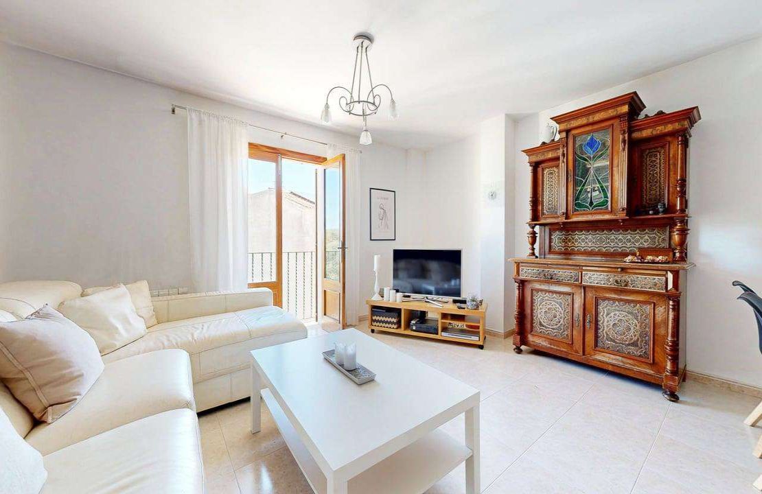 Bright apartment in Campanet offering terraces, parking and views